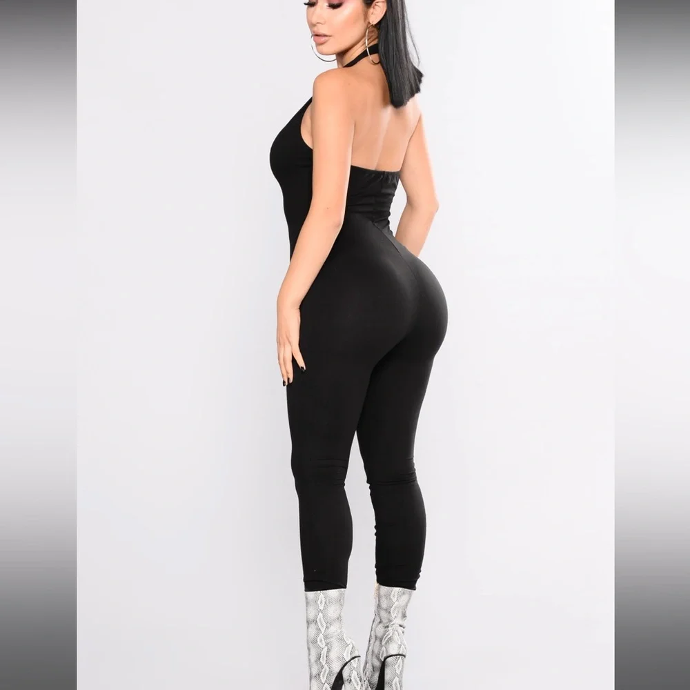 Fashion nova black halter jumpsuit - Picture 3 of 3